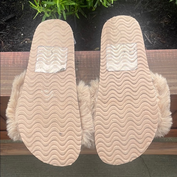 Aerie Cream Plush Slide Sandals - Picture 5 of 8